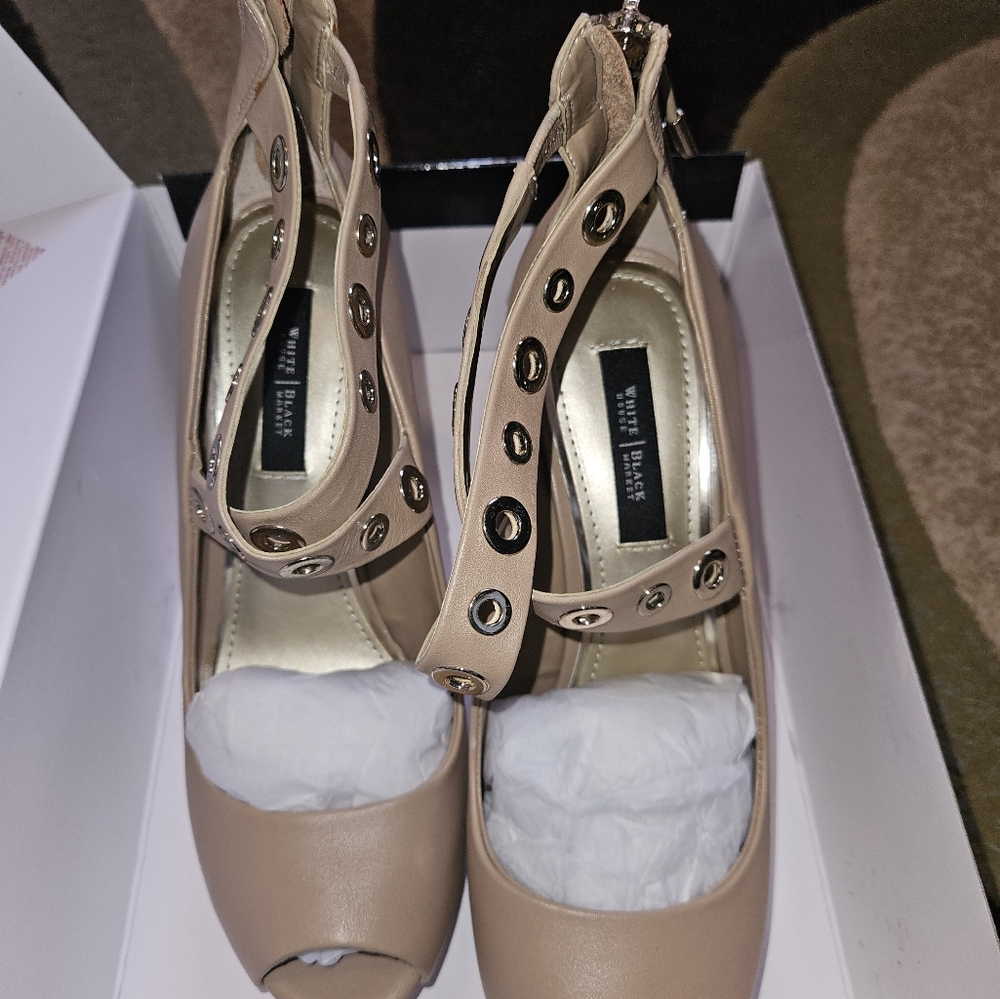 White house black market Alyse Camel